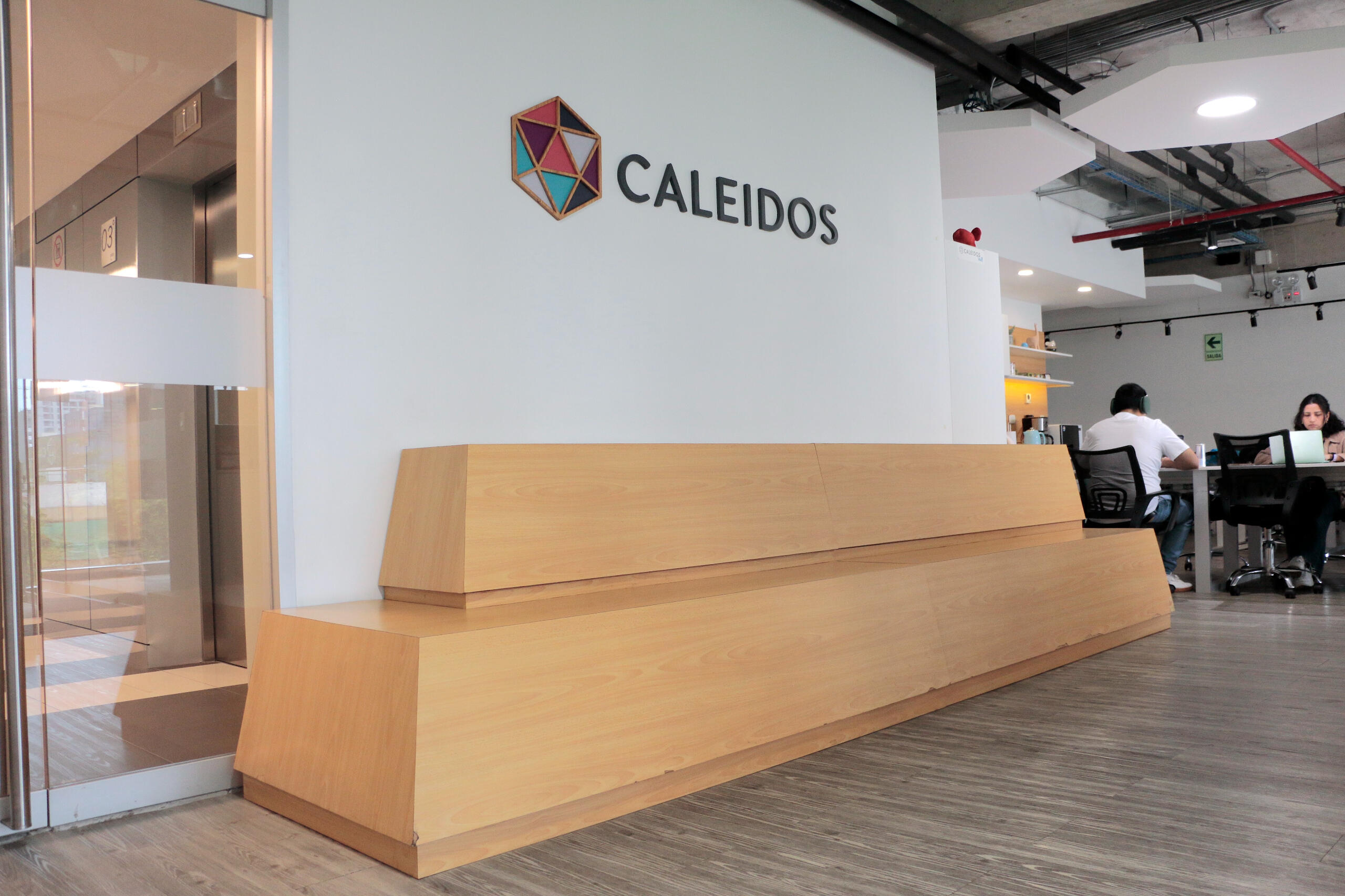 Tribuna de trabajo Caleidos